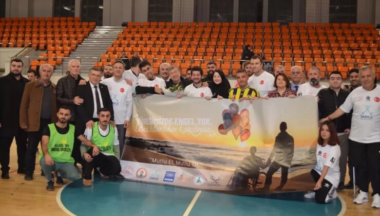 Kocaeli’de Engelliler Günü Etkinliğinde Protokol Üyeleri Futsal Maçı Yaptı